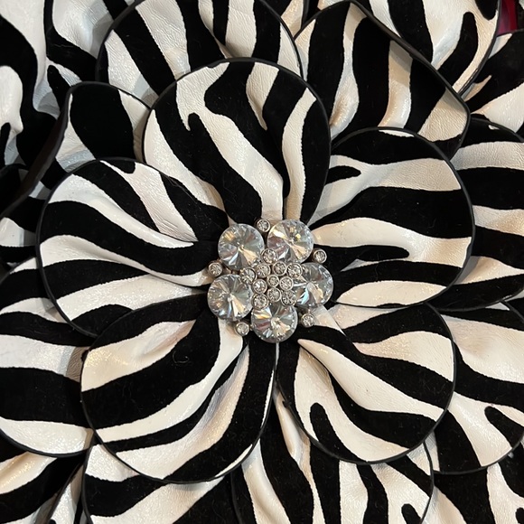 Zebra print & pink purse! - Picture 2 of 4